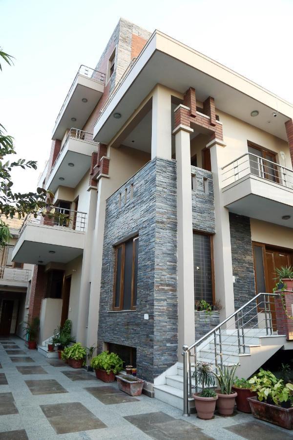 J P Residency Hotel Greater Noida Exterior photo